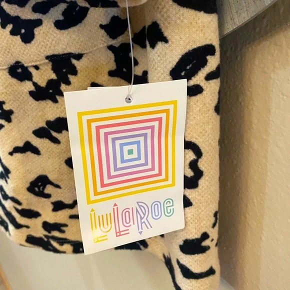 NWT LulaRoe Caroline cardigan super soft - Picture 4 of 5